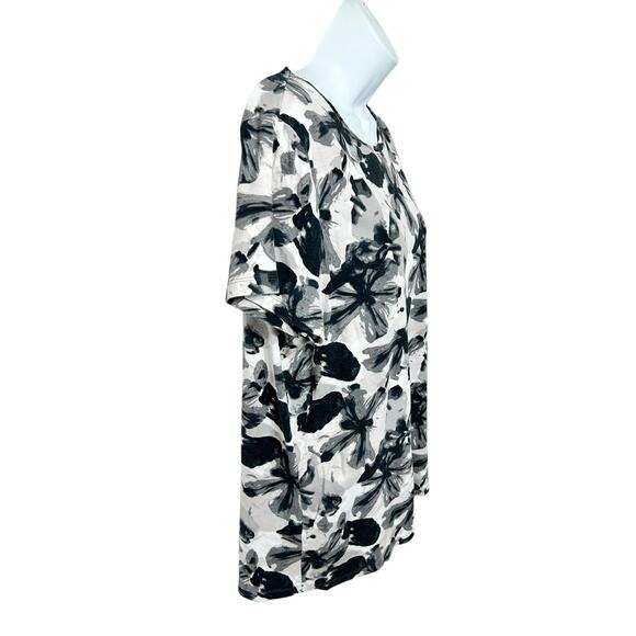 St. John's Bay Black Floral Blouse Sz 1X Cotton Short Sleeve Top Soft Stretch - Picture 2 of 5